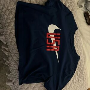 Cropped tee shirt never worn before